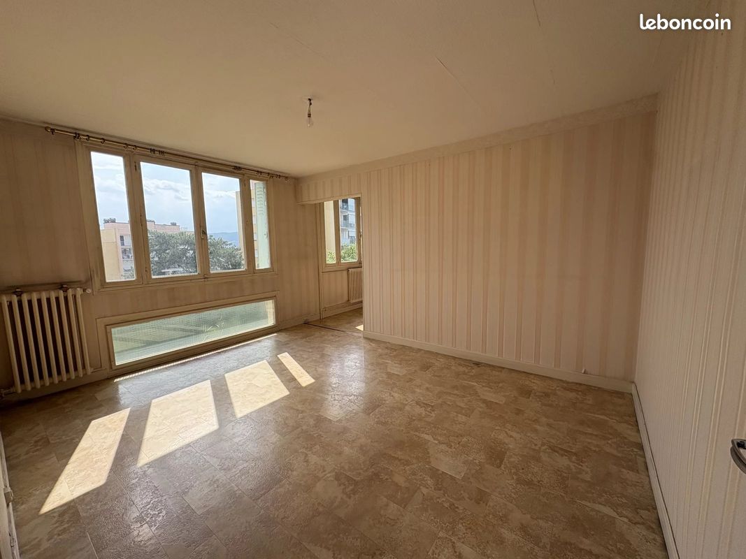 Appartement 4 pièces 67 m² · à Saint-Étienne · 67 m² · 56 000 €