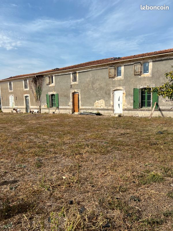 Maison 7 pièces 312 m² · à Queyrac · 312 m² · 45 000 €
