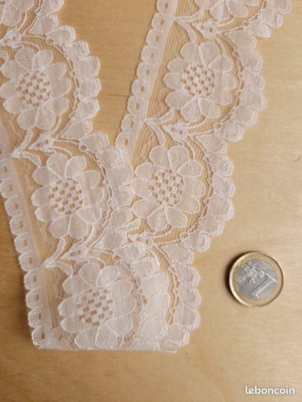 Mercerie 93 MÈTRES DE DENTELLE ANCIENNE EN NYLON LARGEUR 5,5 CMS N°59 (image 4)