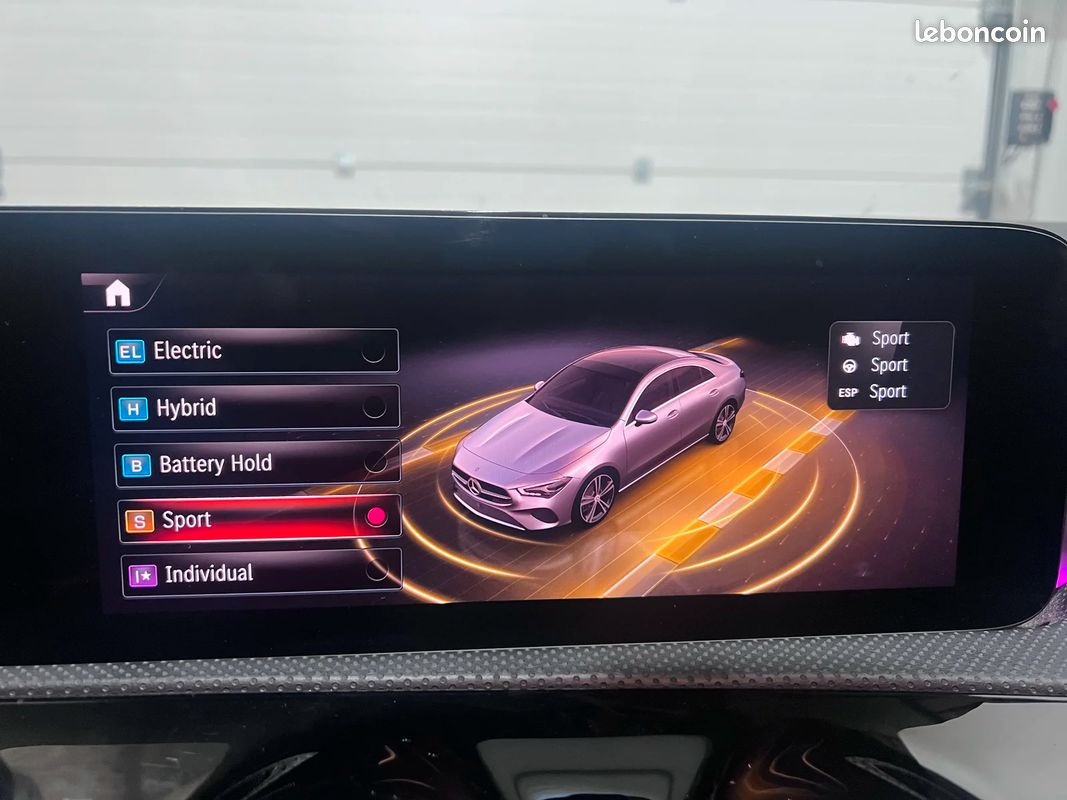 Mercedes-Benz CLASSE CLA 250e AMG Line - Suivi chez Mercedes - Full Options - Camera 360° - Carplay - Toit Ouvrant - Sieges avant Chauffants - Affichage tête haute (image 34)