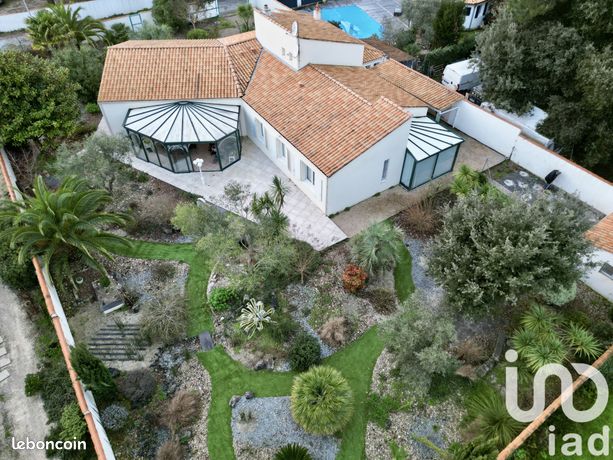 Propriété 9 pièces 243 m²