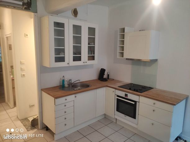 Appartement 2 pièces en rez de chaussée avec cours