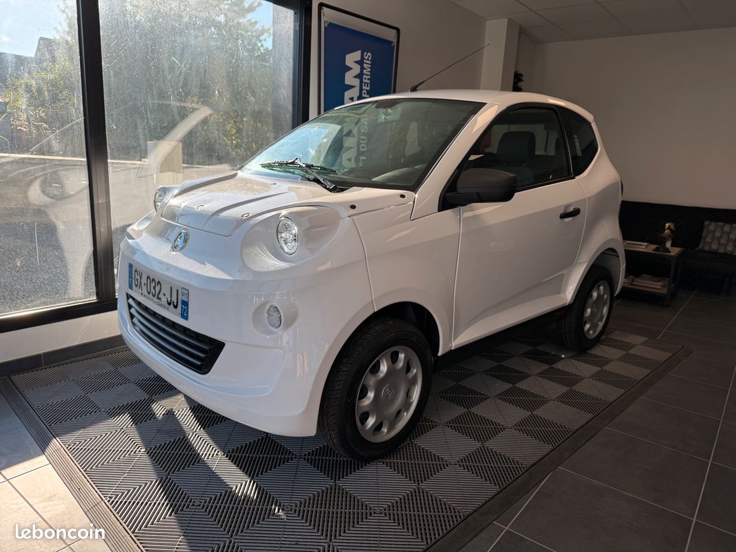 Aixam Minauto 2024 50 kms État neuf (image 1)