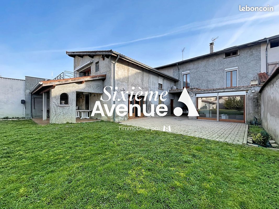 Maison 8 pièces 307 m² · à Saint-Symphorien-d'Ozon · 307 m² · 570 000 €