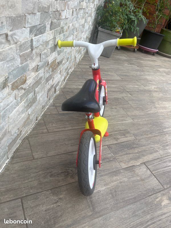 Vélo sans pédales bébé jaune et rouge – bon état (image 4)