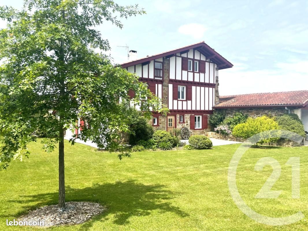 Maison 9 pièces 234 m² · à Ustaritz · 234 m² · 745 000 €