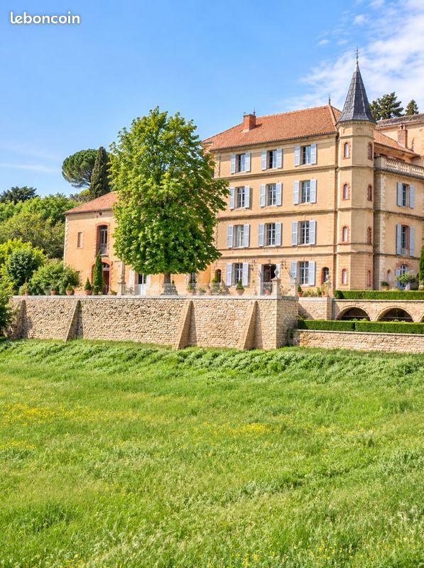 Maison 13 pièces 903 m² · à Valensole · 903 m² · 1 684 000 €