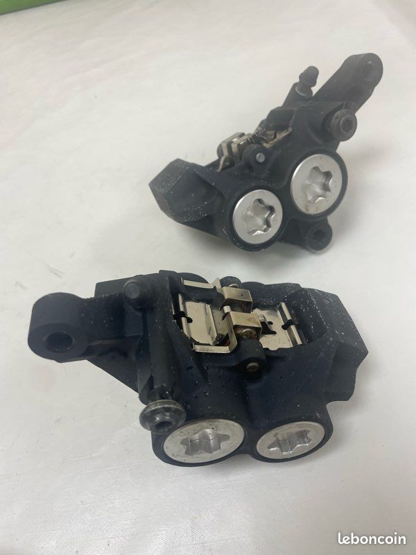 Paire Etriers YAMAHA (TMAX/MT07/R1/R6 etc) (image 1)