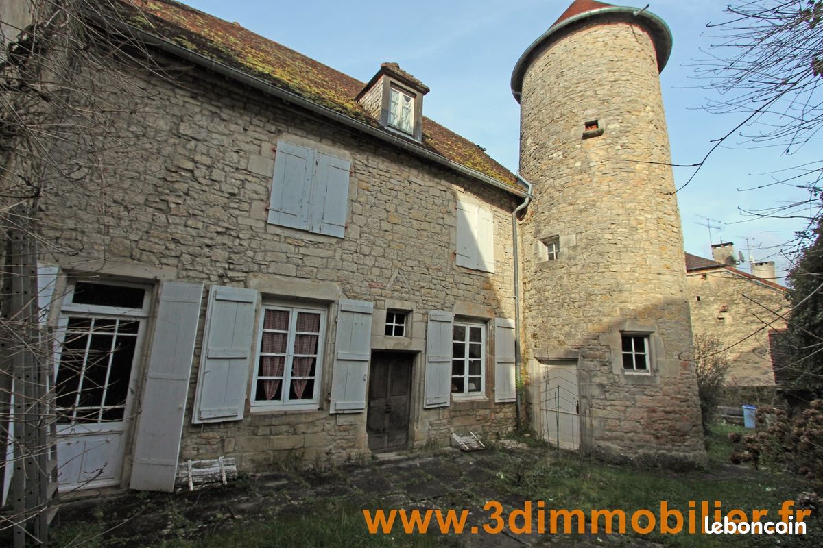 Maison 11 pièces 272 m² · à Arlay · 272 m² · 280 000 €