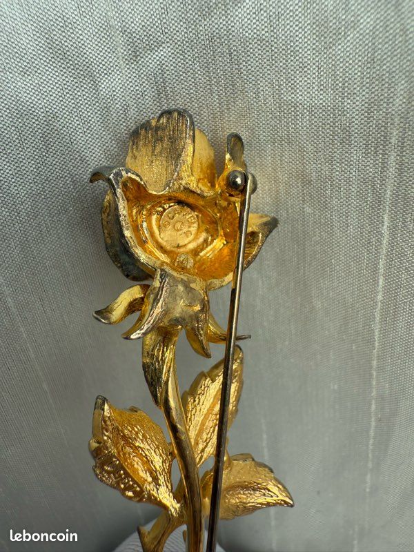 Broche Vintage Carven - Motif Marguerite En Métal Doré - Occasion Très Bon état