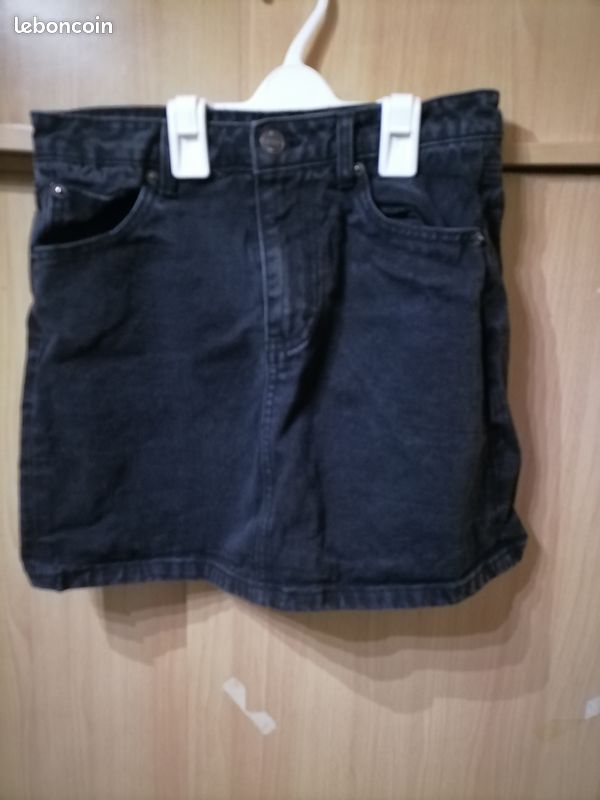 Vends jupe jeans noir T36 - Stradivarius (image 1)