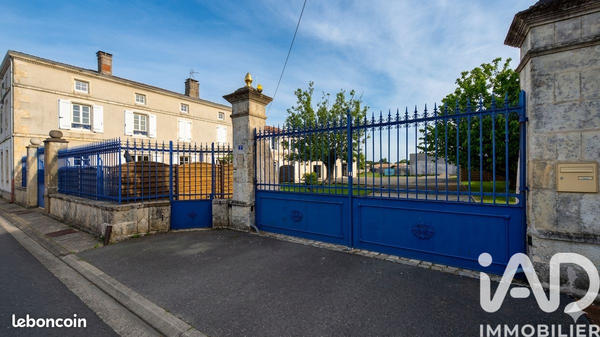 Maison 7 pièces 233 m² · à Forges · 233 m² · 480 000 €