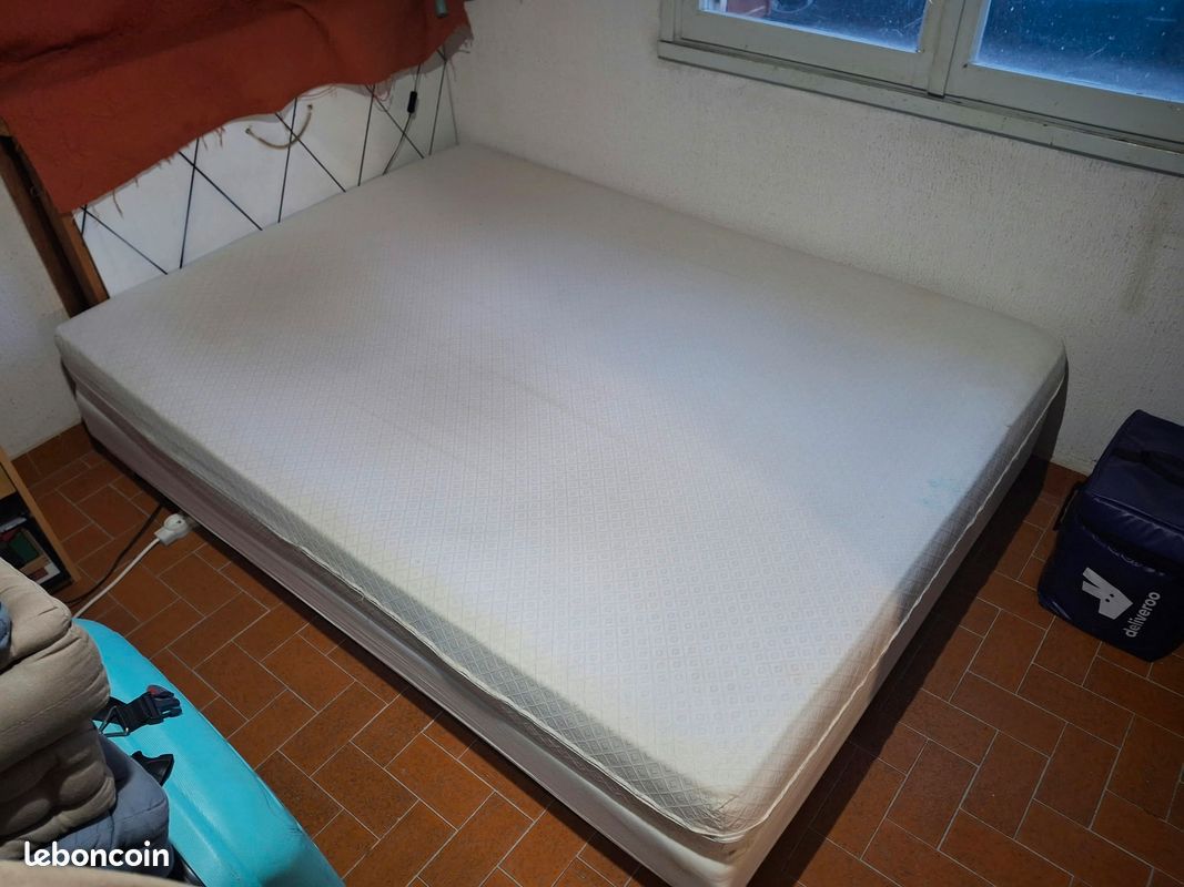 Matelas + sommier (lit) 140x190 (image 1)