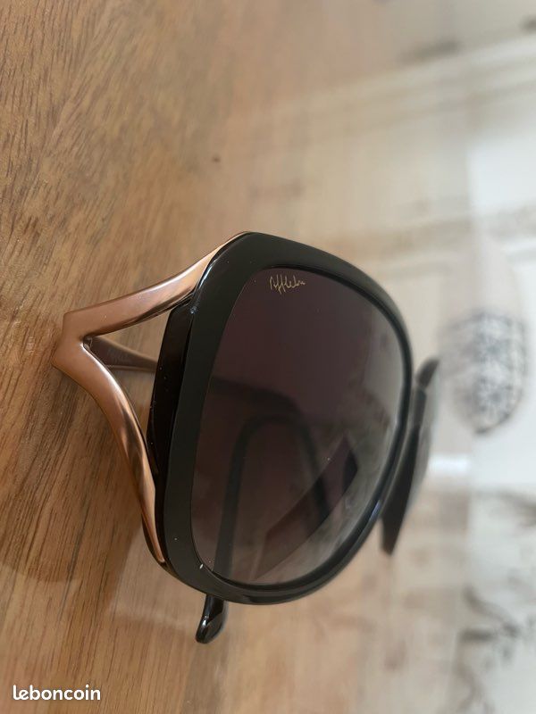 Lunettes De Soleil Marron Afflelou Pour Femme - Monture Ovale, Verres 100% UV, Neuves Sans étiquette