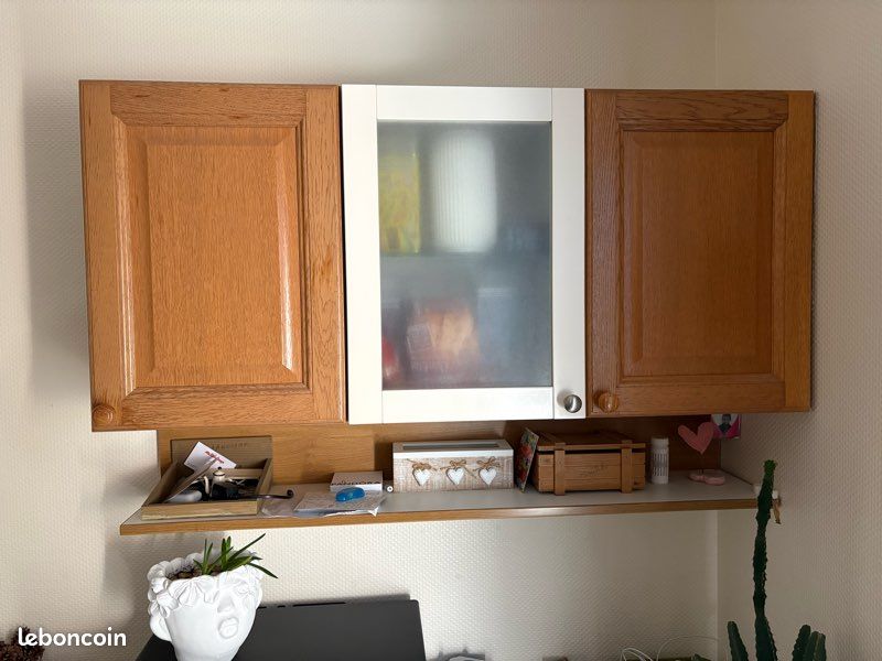 Meuble haut de cuisine avec tablette (image 1)