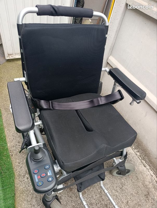 Fauteuil roulant électrique (image 2)