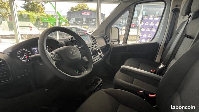24 990 HT- Citroen JUMPER 33 L2H2 140 PACK PREMIUM CONNECT 2025 / 0KMS (image 4)