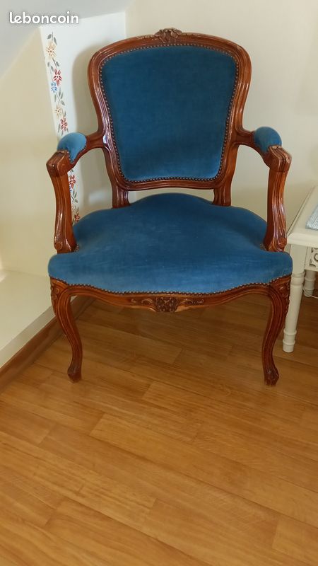 Paire De Fauteuils Louis XV Style Baroque – Bois De Hêtre Et Tissu Bleu – élégance Française