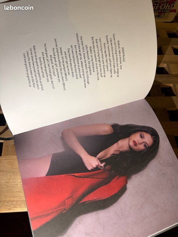 Album revival selena gomez signé (image 5)