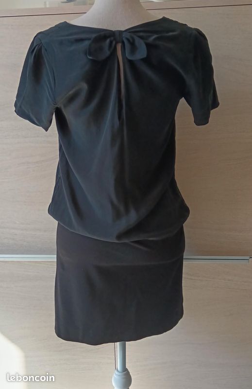Robe Sandro Noire Taille 36 - Manches Courtes, Col V - Occasion TBE - Longueur 83cm