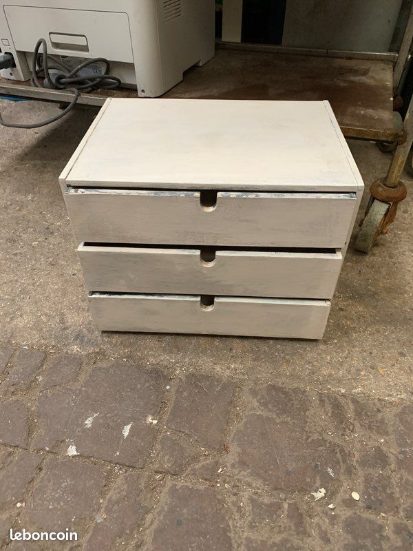 Petit meuble à tiroirs (image 1)