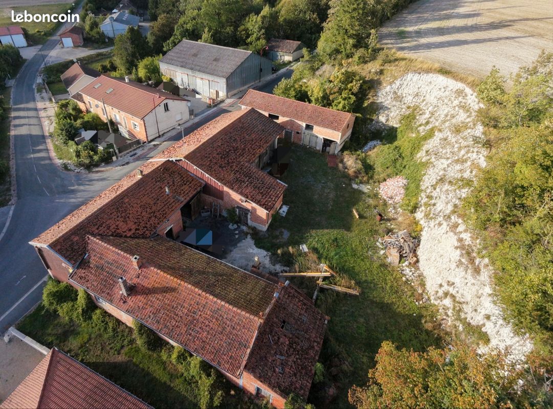 Maison 6 pièces 280 m² · à Moivre · 280 m² · 105 000 €