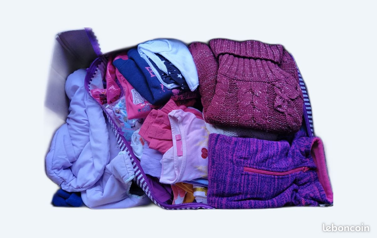Vends vêtements enfants du 3 et 4 ans , de 2 a 30 l'unité, ventes directs uniquement en liquide, é (image 1)