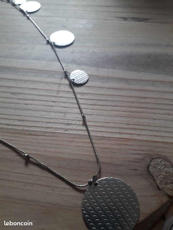 Long collier avec pendentif (image 2)