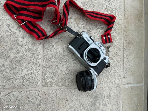 Appareil Photo Canon AT-1 Vintage Avec Objectif 50mm Et Lanière – Argenté