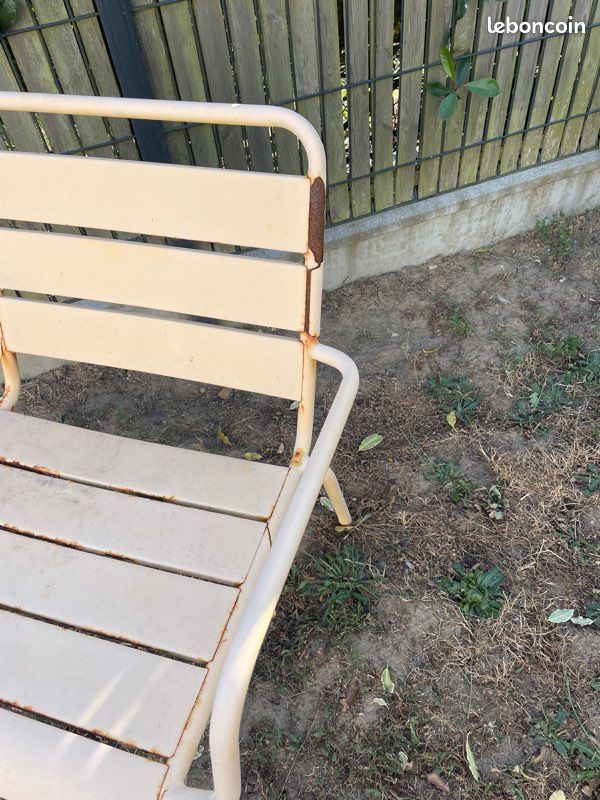 Chaise jaune avec sa petite table (image 4)