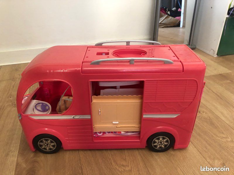 Camping-car et voiture barbie (image 5)