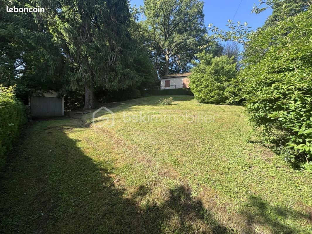 Terrain 1330 m² · à Saint-Antoine-du-Rocher · 78 200 €