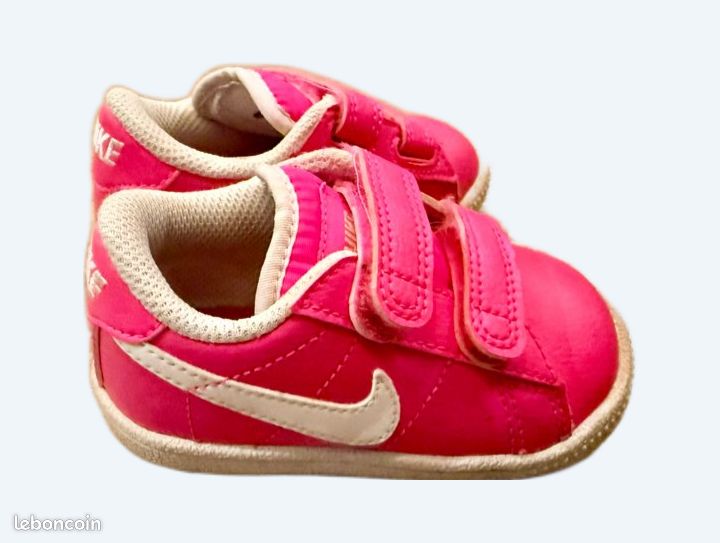 Chaussures Nike bébé – Taille 19,5 – Rose (image 1)