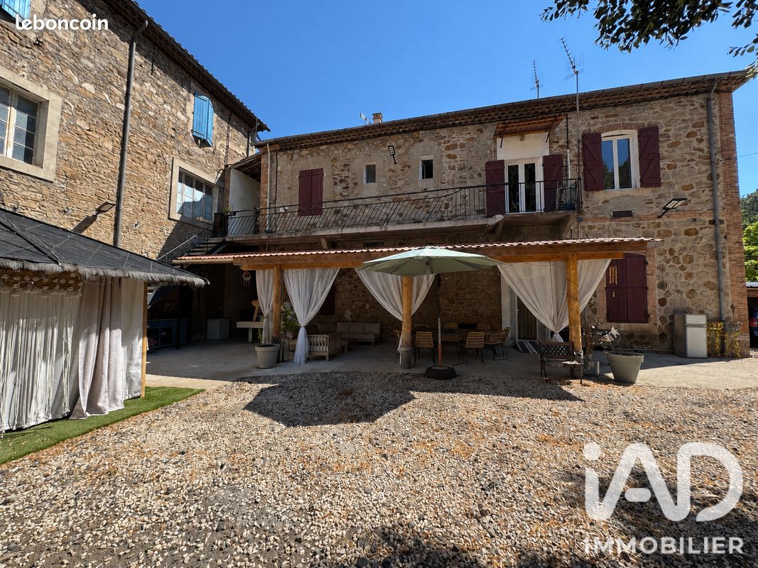 Maison 10 pièces 238 m² · à Robiac-Rochessadoule · 238 m² · 330 000 €