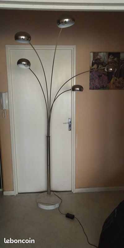 Grand lampadaire lumière directionnelle (image 2)