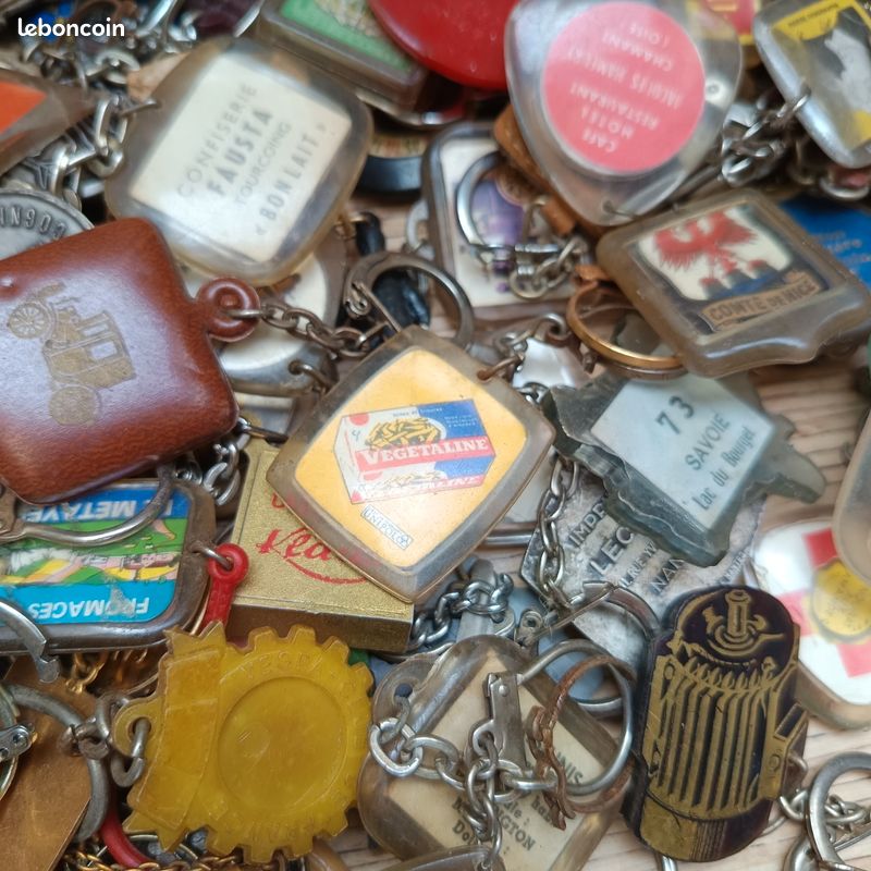 Porte-clés Homme Vintage - Pièce Chilienne Sur Base En Bois - Occasion Très Bon état