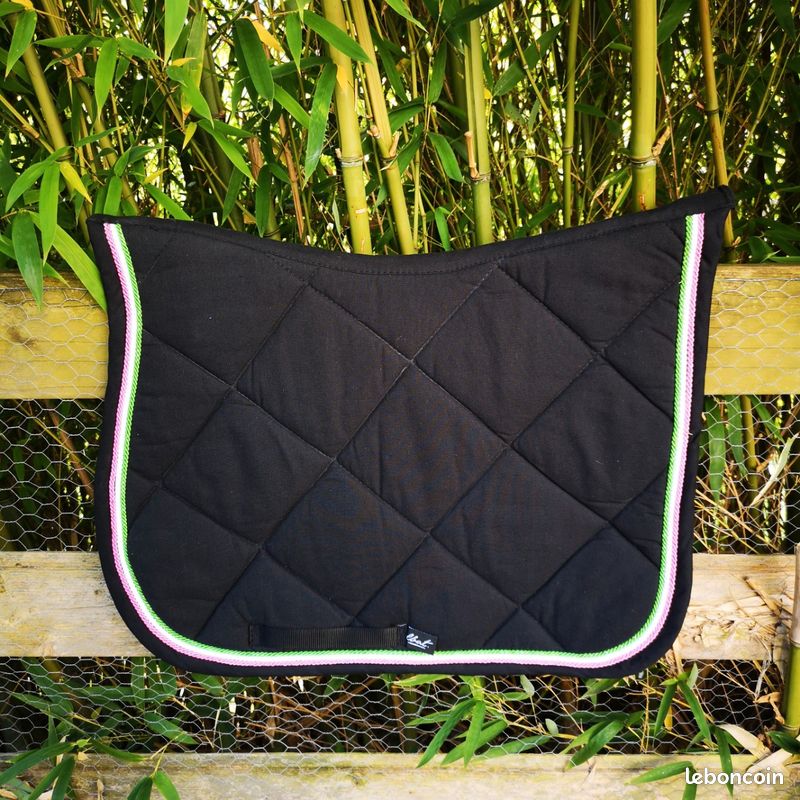 Tapis De Selle Showman NEUF – Confort Et Style Pour Cheval – Taille Unique