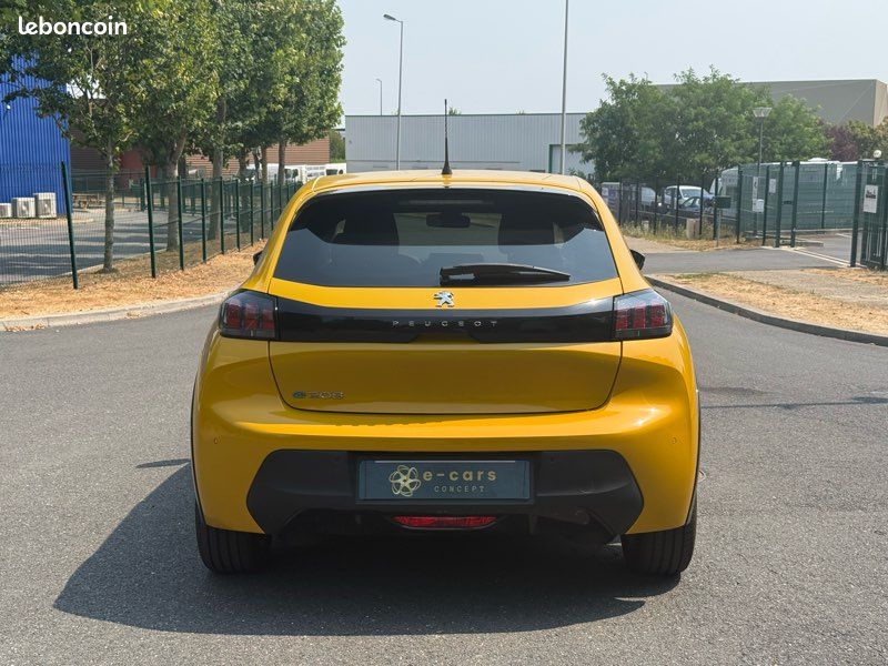 PEUGEOT 208 II 5 Portes e-208 136ch « STYLE » (image 4)