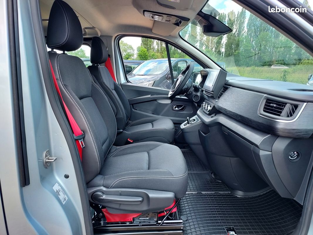 Renault TRAFIC III FG BVA RED 5 PLACES GRIS C L2H1 3T 2.0 BLUE DCI 150CH CABINE APPROFONDIE AUTO (image 4)