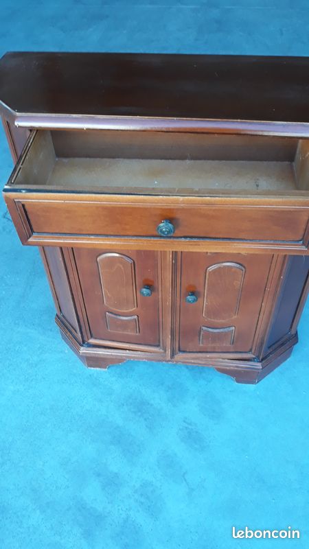 Commode (image 1)