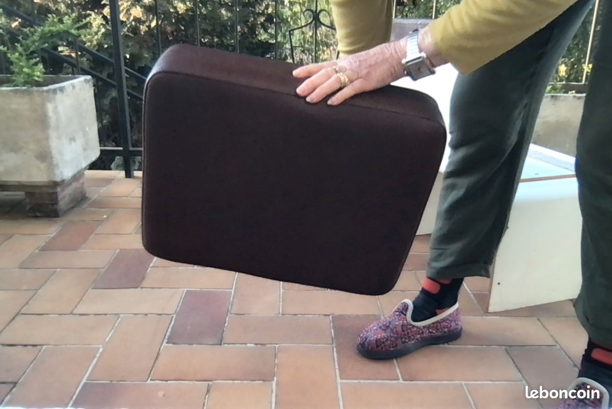 Jolie petit fauteuil années 1960 très confortable et très tendance coussin en Skaï amovible marron (image 8)