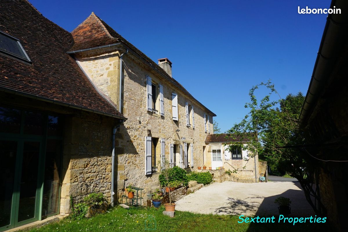 Maison 11 pièces 298 m² · à Excideuil · 298 m² · 540 000 €