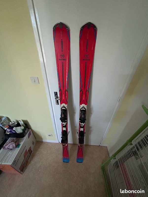 Ski (image 1)