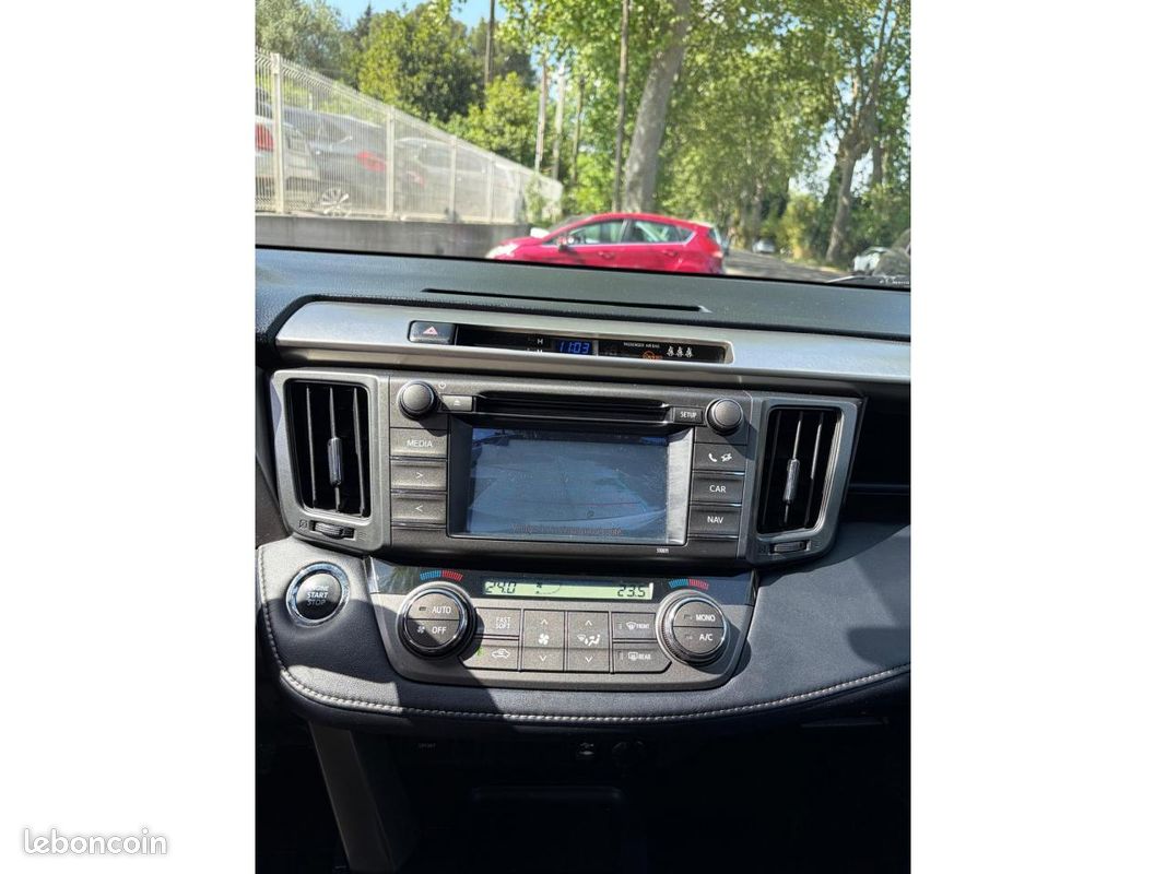 TOYOTA RAV 4 150 D-4D Life Edition 4X4 (image 16)