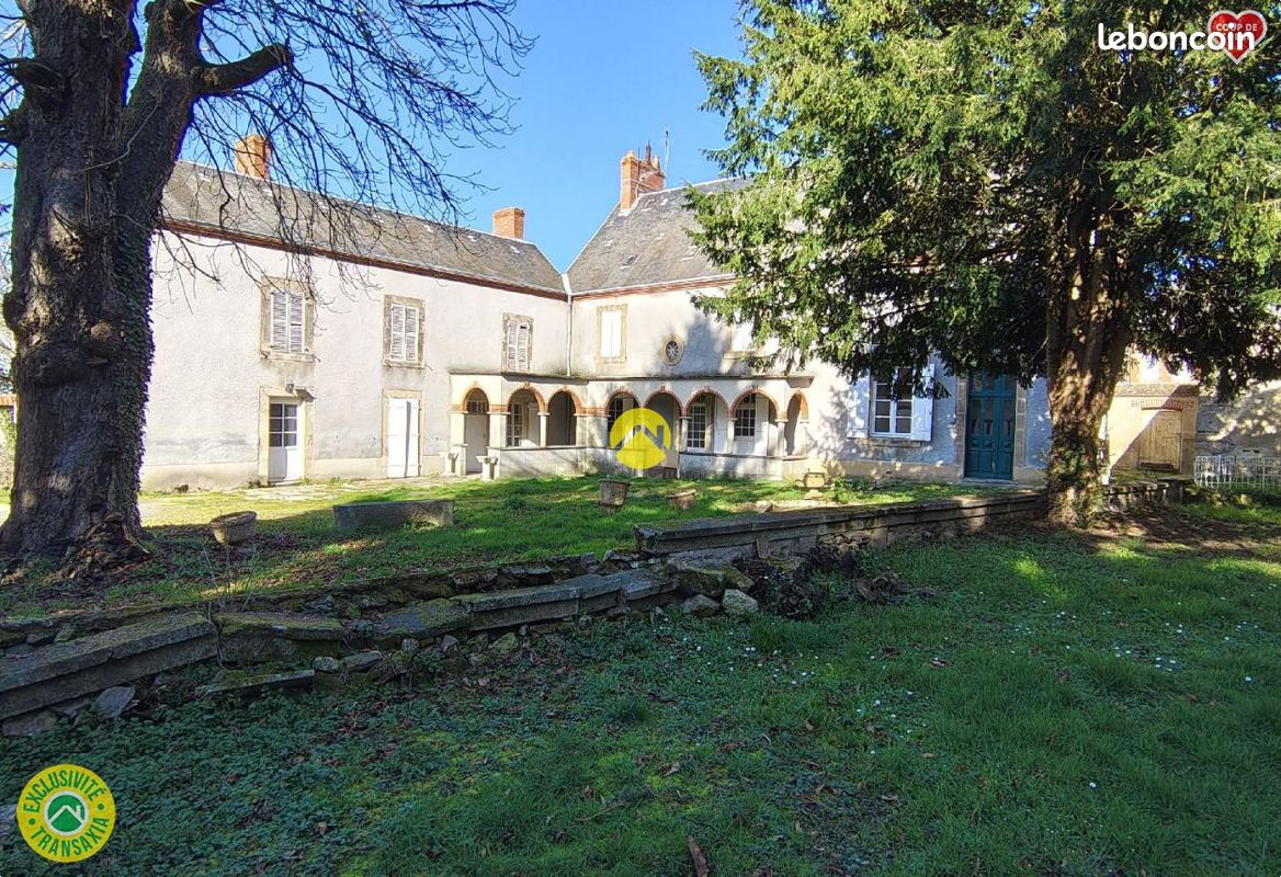 Maison 8 pièces 400 m² · à Bonnat · 400 m² · 295 000 €