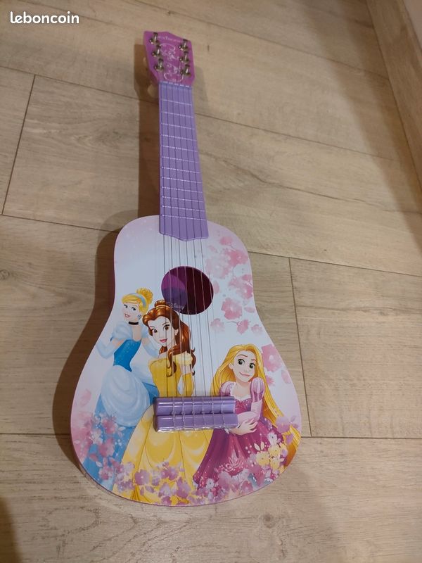 Guitare enfant Princesses Disney (image 1)