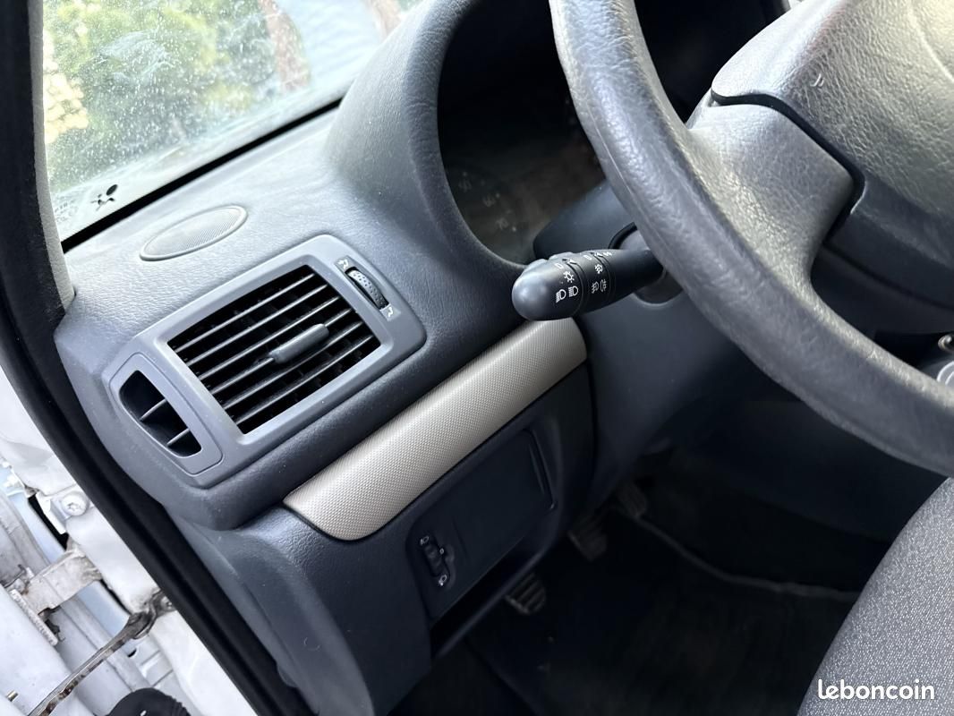 Renault Clio 1.2 16v 75cv Authentique Confort*90 000Km*Véhicule Sous Garantie*Ct Révision Kit Dis... (image 19)