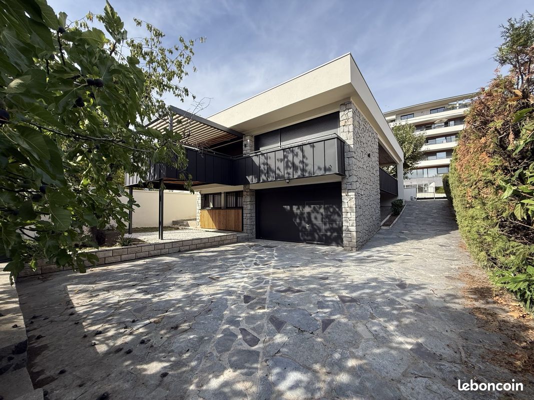 Maison 6 pièces 150 m² · à Chamalières · 150 m² · 2 460 €/mois