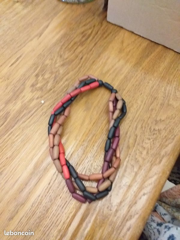 Vend collier en bois divers modèles (image 1)