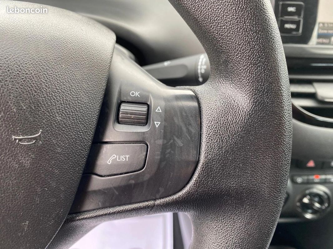 Peugeot 208 GENERATION-I SOCIETE 1.6 BLUEHDI 100 PACK CLIM START-STOP (image 17)